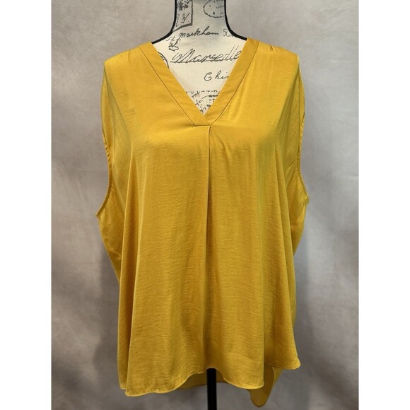 Women’s Vince Camuto Sleeveless V-Neck Rumpled Gold Satin Blouse Size 3X - Picture 1 of 5